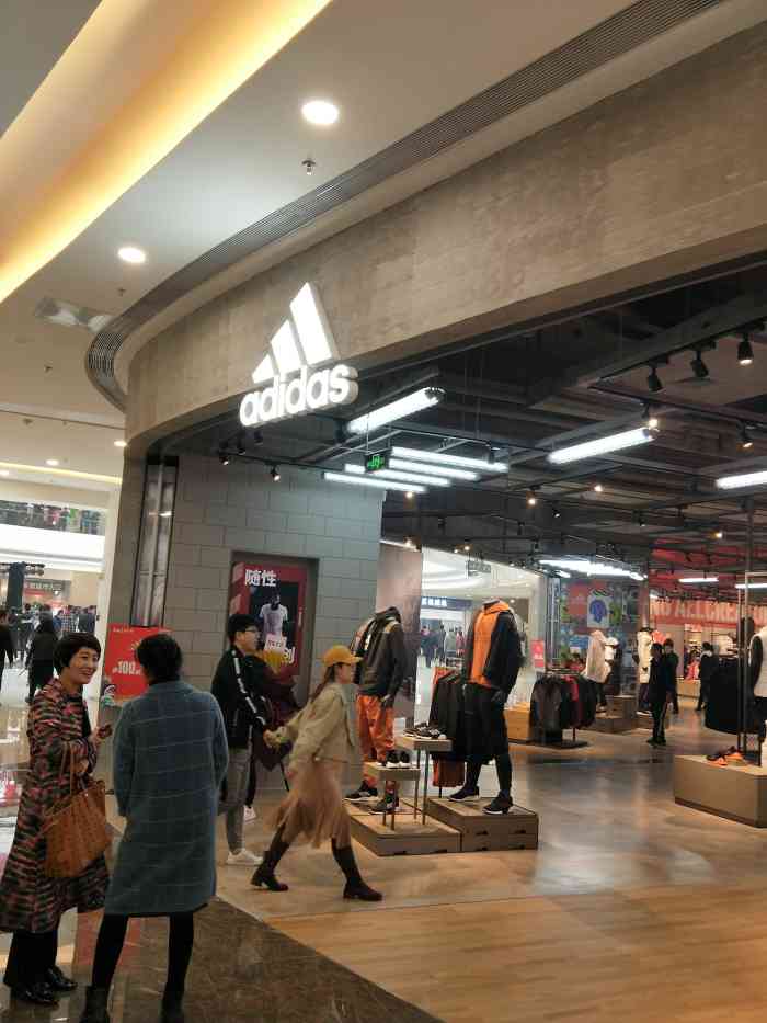 adidas(茂业天地店"阿迪这几年也深入秦皇岛了,是茂业天地里空.