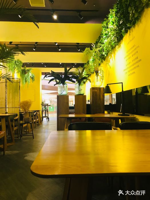 这家店在龙湖时代天街靠塔园路那边,外围,.-花