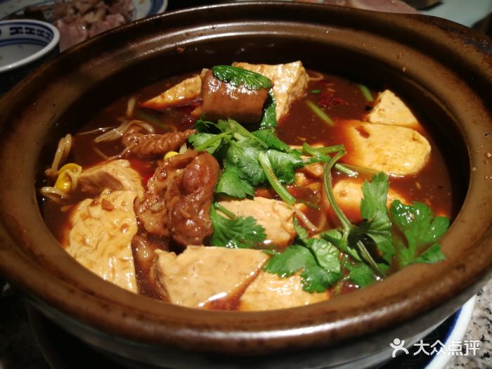 臭豆腐肥肠砂锅