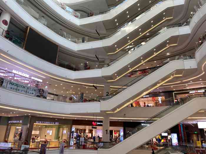 金爵万象商业广场-"【地理位置】:中兴左街2号(哈西后