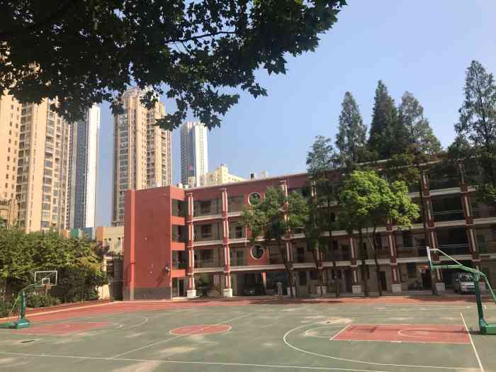 硚口区实验小学"硚口区实验小学是硚口区重点培养对象,由曾.