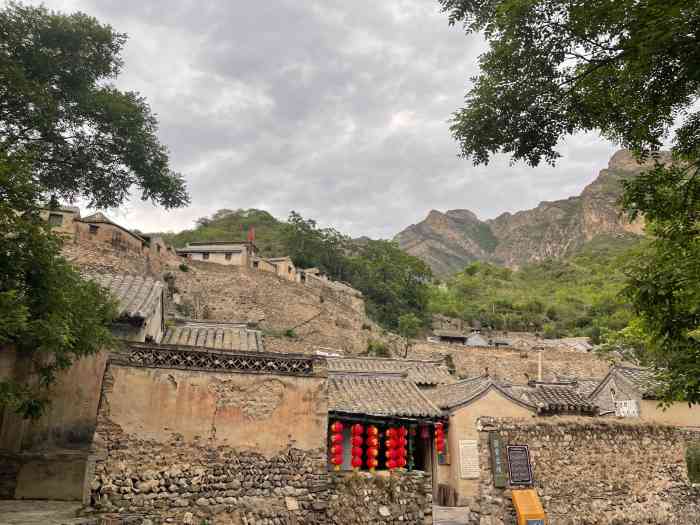 爨底下村-"爨底下村位于北京市门头沟,村落由山西韩姓