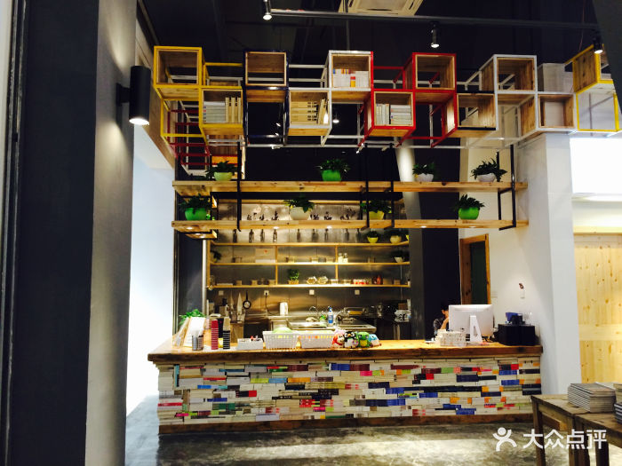 城市之光书店吧台图片 第7张