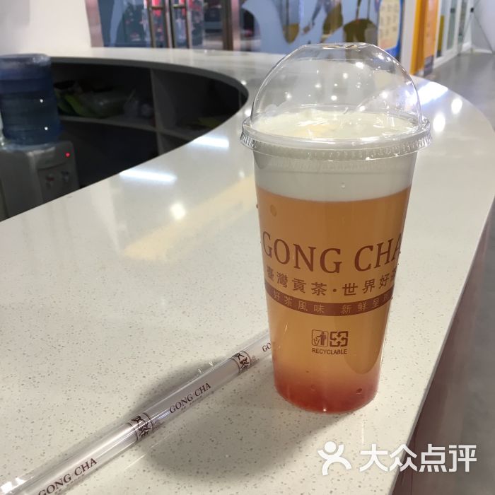 奶盖白桃乌龙茶