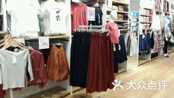 优衣库(永旺梦乐城店)货架图片 - 第2张