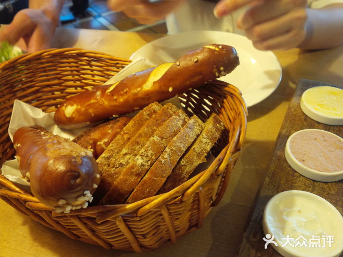 普拉那啤酒坊paulaner(凯宾斯基饭店-餐前面包图片-北京美食-大众