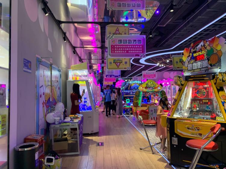漫奈斯潮玩馆(天河万科广场店"直接在大众点评买的券来兑换硬币