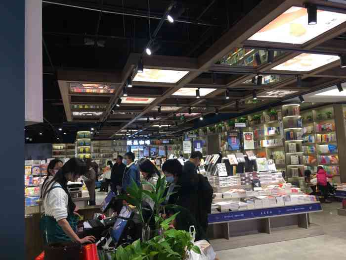大众书局(雨花吾悦店)-"吾悦广场基本都要招商一个,这