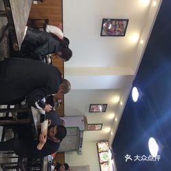 在老城根和还没看复联四的迪迪约了个电影 就近找个清真面馆吃面 我