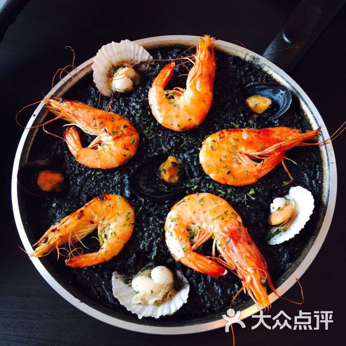 墨鱼汁海鲜饭