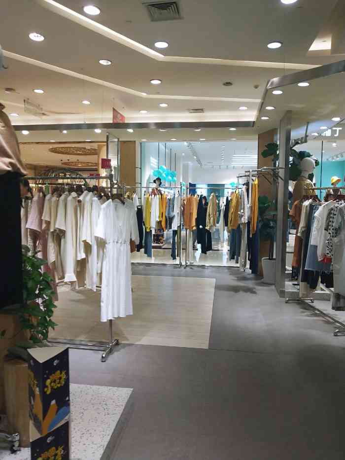 zet des zet(无锡八佰伴店)-"蛮喜欢这家店的服装风格