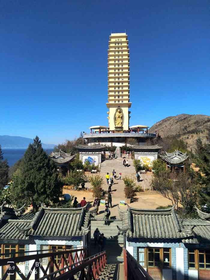 罗荃禅寺-"罗荃寺位于大理海东罗荃半岛,山门临洱海,.