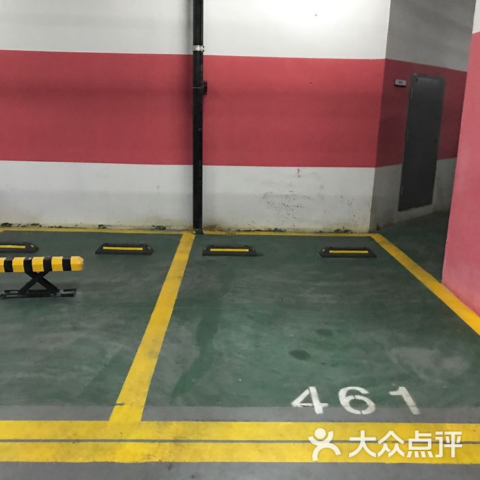 希顿国际广场停车场