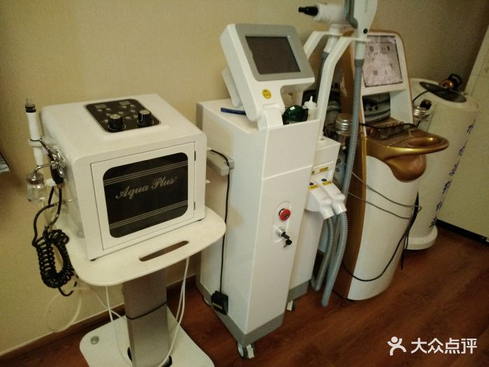 坐落在经区万象城商铺里,靠近好天地商场,.-维