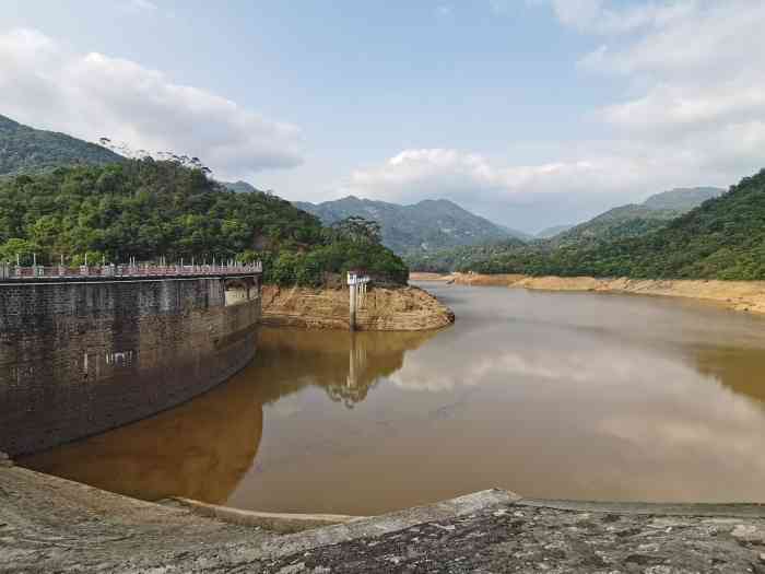 大封门水库"广州出发大概100公里左右.在上水库之前.