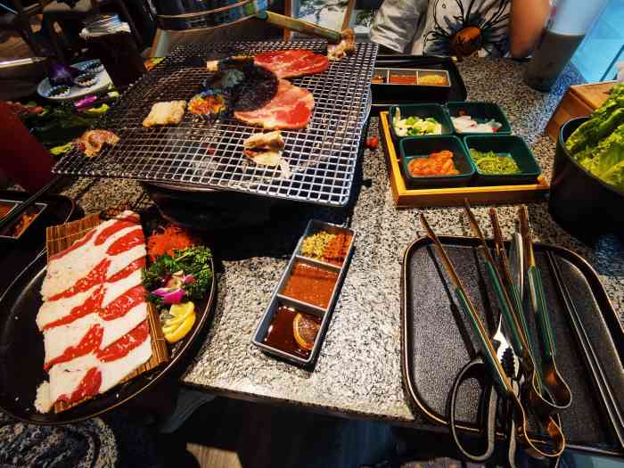 井牧原香·私房烤肉料理"逛完宜家在附近找的一家烤肉 大概两公里的.