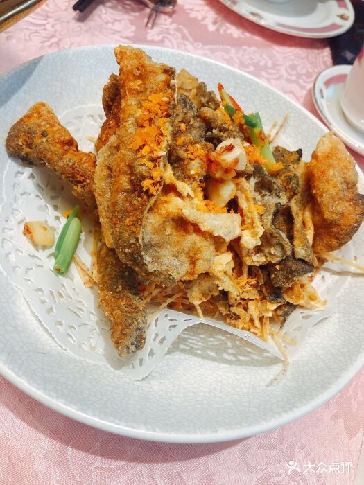 「花胶鸡锅」「腊味煲仔饭」「斑节虾」「象