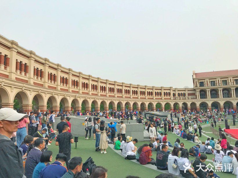 天津游玩攻略有百年历史的民园广场也是相当出片的