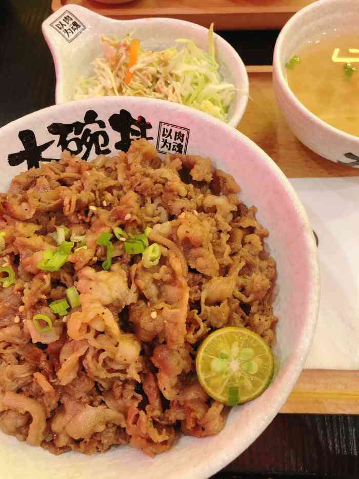 熊吞·大碗丼日式烧肉饭(合生汇店"店面似乎都差不多,之前去吃过