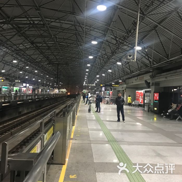 漕溪路-地铁站