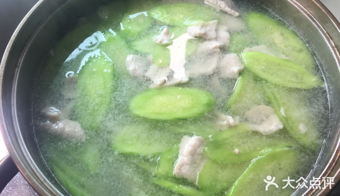 夏日清爽美食!少油清爽的黄瓜肉片汤