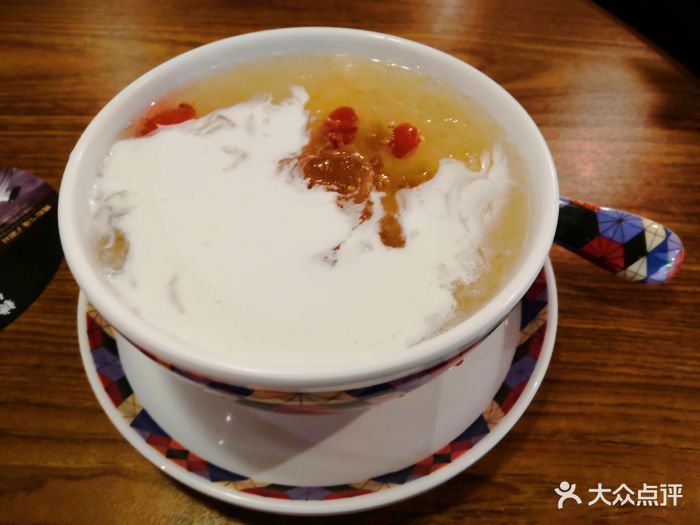 桃胶雪莲子银耳(椰奶)