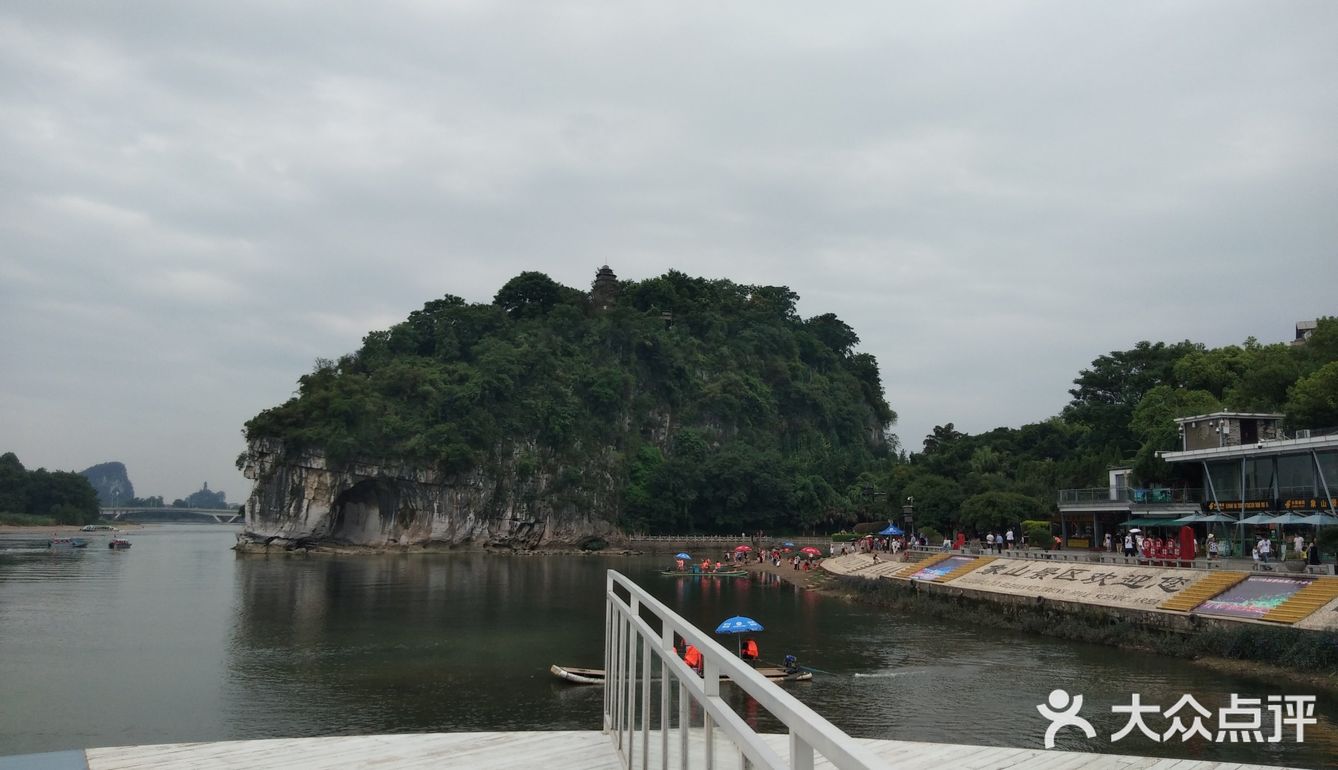 桂林象鼻山景色迷人