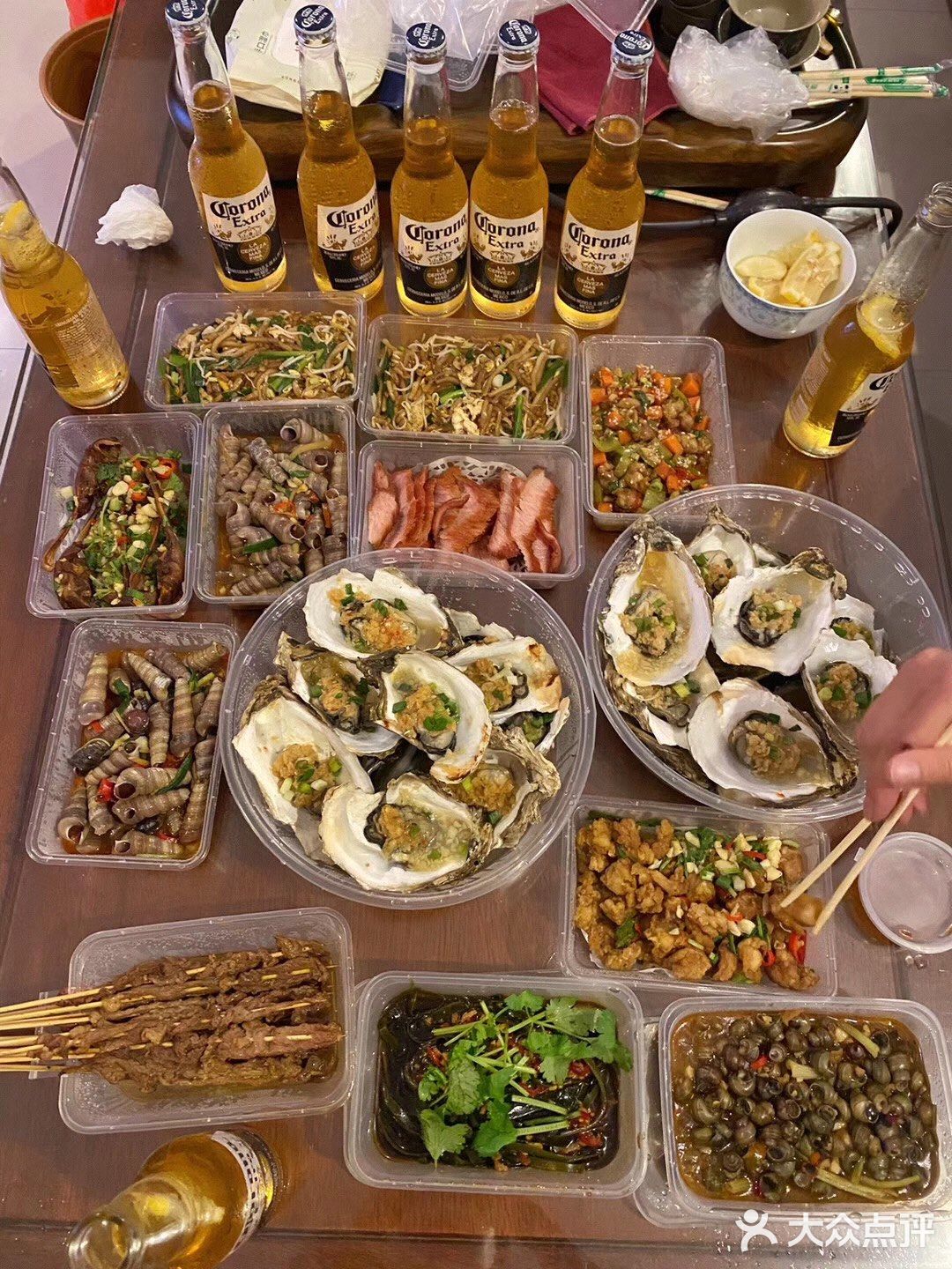 突然觉得自己在疯狂的吃夜宵,各种聚会,各种美食