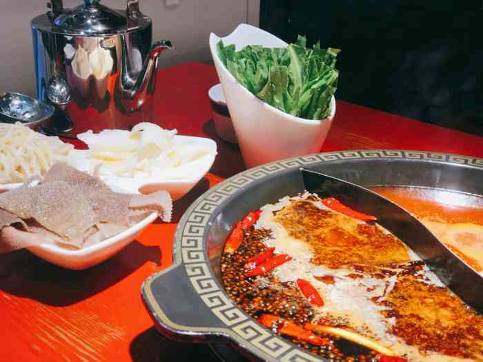 谭毛肚老火锅(万宴城店)-"谭毛肚火锅是清真的,位于万宴楼五楼,锅有.