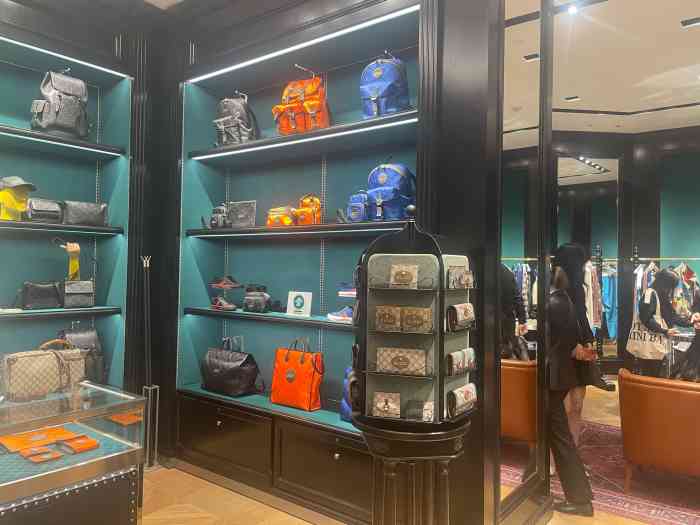 gucci(厦门万象城店)-"gucci酒神2019年的新款白色,.