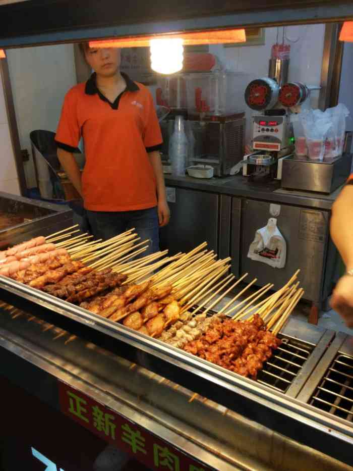 正新鸡排(龙州路店)-"正新鸡排里面的香辣鸡腿堡很好吃,肉质又香.