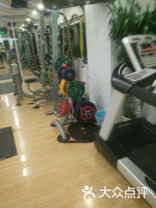 坤驰健康私教工作室(世纪科贸店)-稳场你鹏哥.