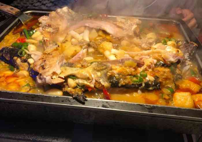 烤鱼味道略淡(蒜香湄江鱼),双皮奶略老