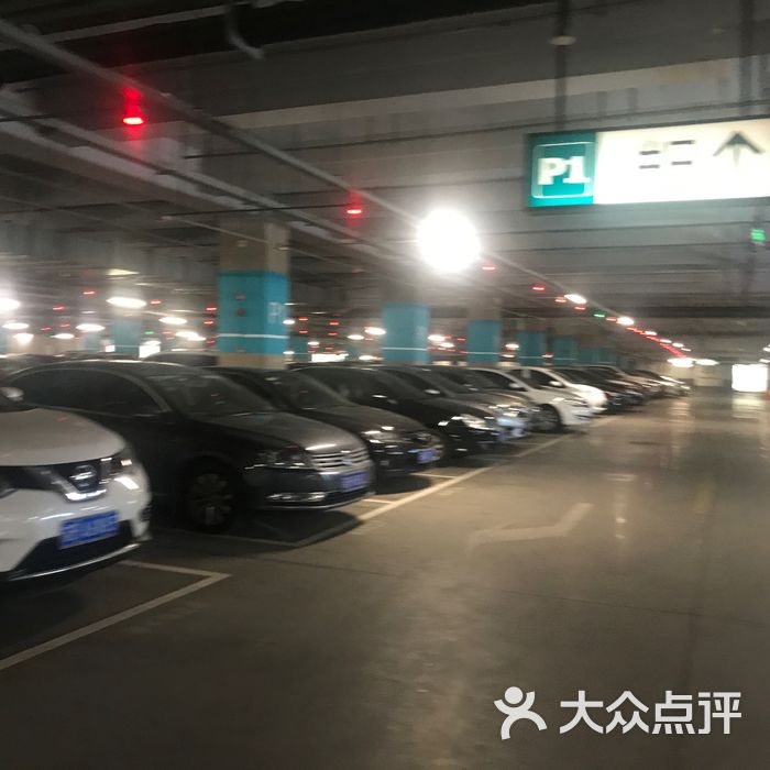 荟聚·无锡购物中心停车场