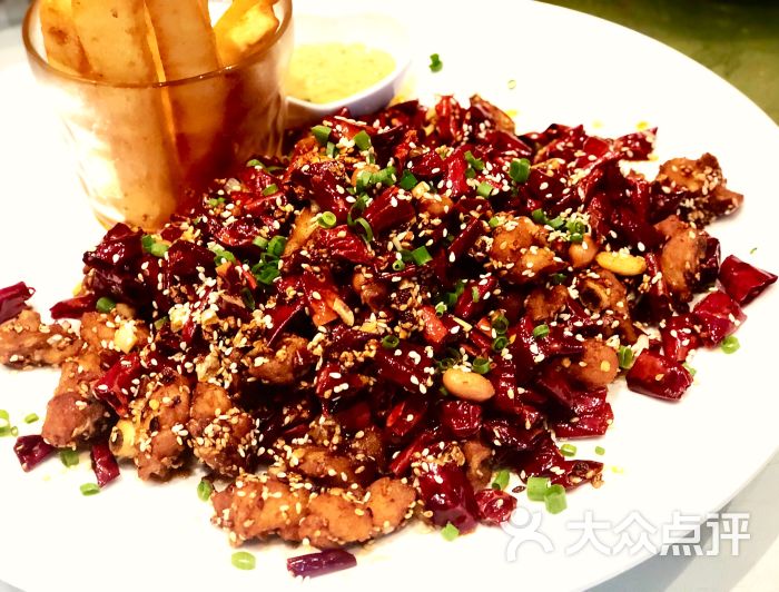 辣子鸡配大薯条