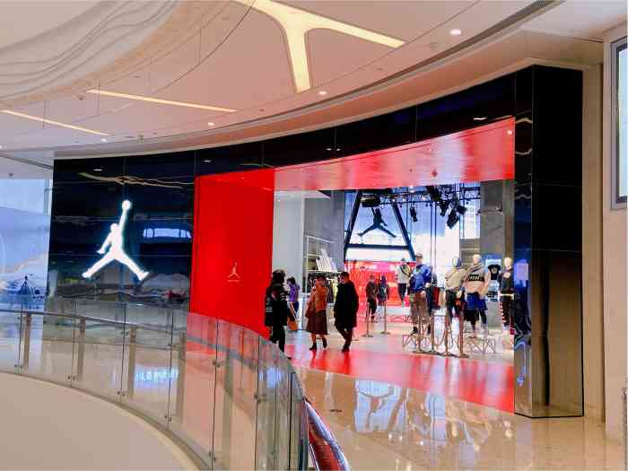 airjordan(青岛万象城店"山东首家aj旗舰店落户青岛,周末忍不住来.