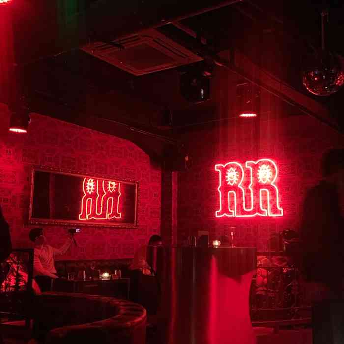 red room shanghai-"巨鹿路一带的酒吧经常来,但这一.