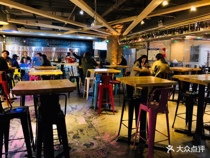 牛啤堂nbeer pub精酿啤酒餐吧(护国新天地店)大堂图片 第95张