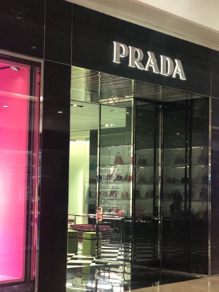 prada普拉达(万象城店)-"商品:包包 位于万象城一层,.