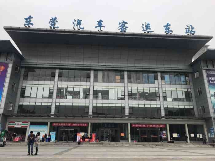 东莞汽车客运东站售票处-"96 侯车站里面光线比较暗所以显得比较.