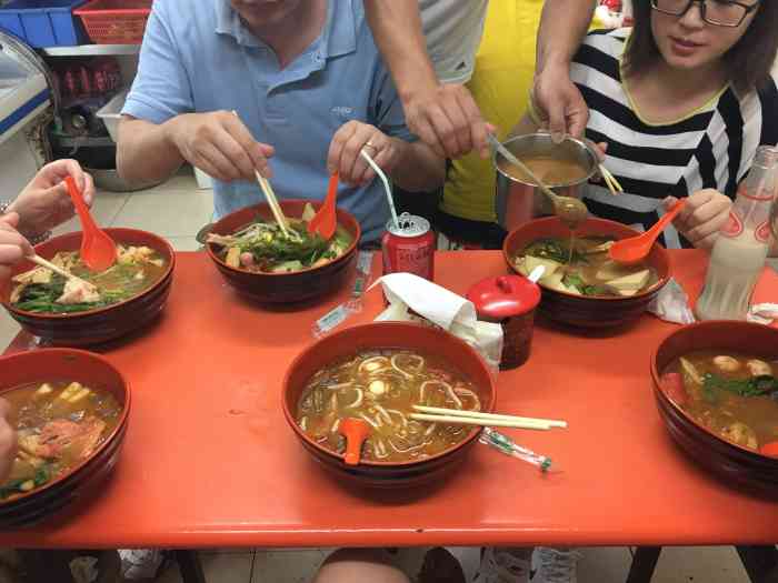 打分 很脏啊,出来吃夜宵的,因为吃了晚饭的,胃口小的女同事点不到10元