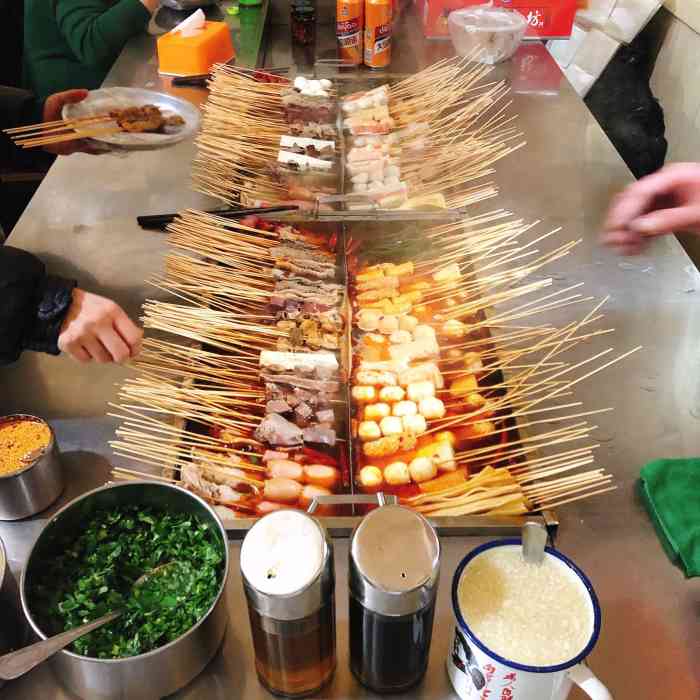 被我拽来陪着,尝了一口说不错,吃了两串羊肚~脏摊麻辣串脏摊麻辣烫