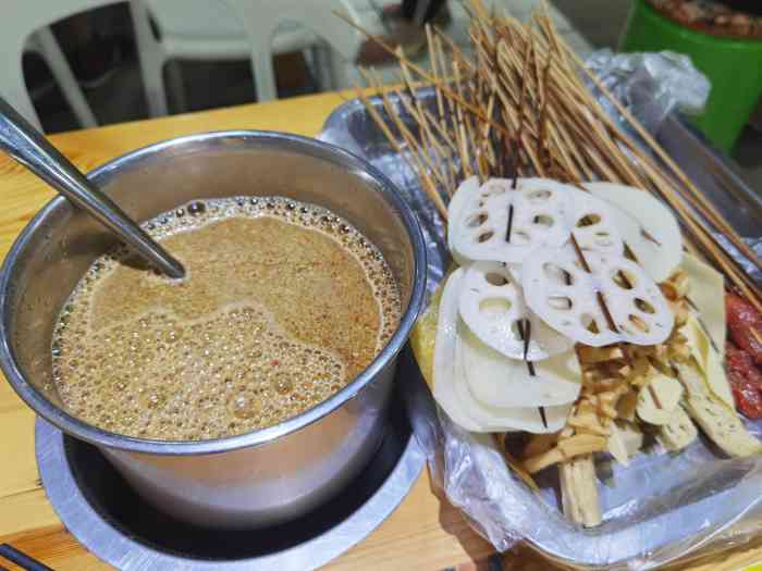老延安风味沾沾(总店)-"西北大学西门对面往南走的一家小店,可以坐.