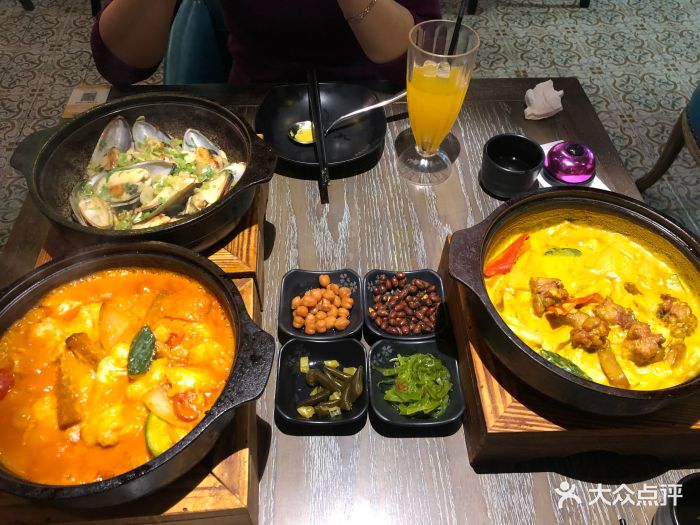 亦锅亦笼塔吉锅料理番茄芝士龙利鱼塔吉锅图片