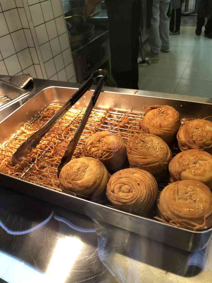 饼万兴·金丝牛肉饼(万松园店)-"这几天来来回回路过了好几次,每次都