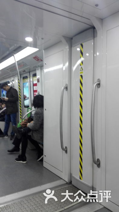 阳澄湖中路-地铁站车厢图片 第4张