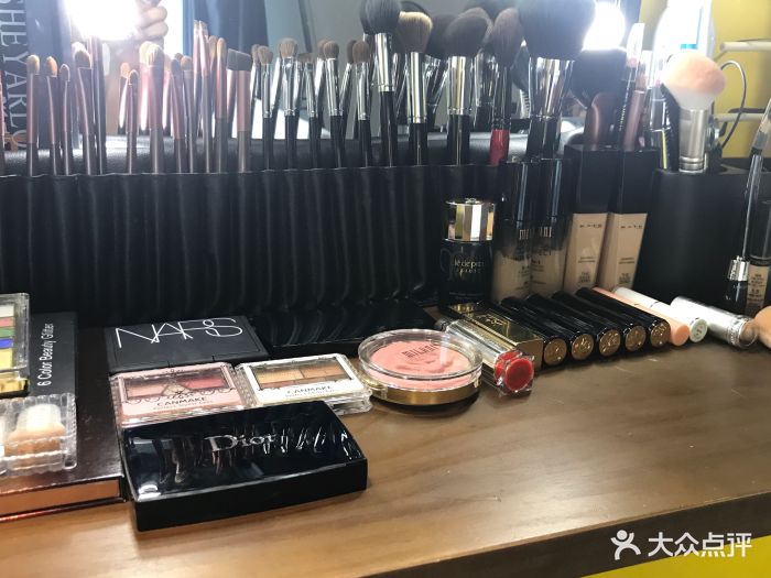 急着办理去泰国的签证,好一点的摄影工作室.