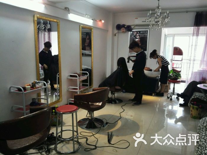 可疑的美发店美发沙开云体育- 开云体育官方网站- 开云体育APP 最新2025龙工作室