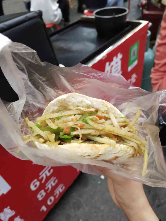 去了发现是菜夹馍 第一次听也是吃石泉炒馍,他家的菜是现炒的,男老板