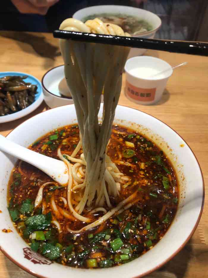 乔麦棱牛肉面清真(人民北路店)